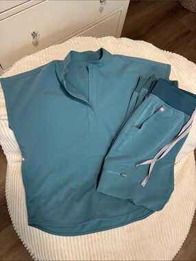 Figs scrub set in hydrogreen